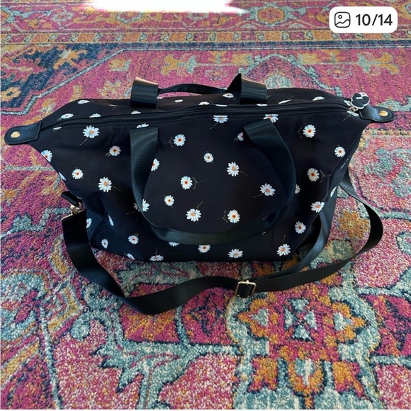Alice + Olivia | Women’s Black/White Floral Daisy Print Crossbody Duffle Bag, OS - Picture 11 of 14